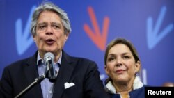 El presidente electo de Ecuador, Guillermo Lasso, habla a los medios en Quito, la capital, el 12 de abril de 2021.