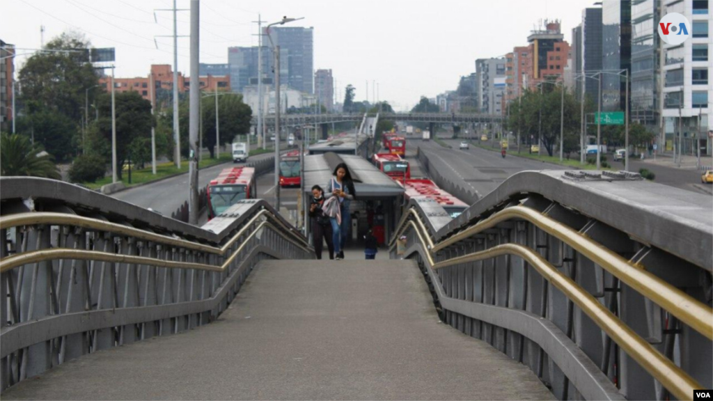 El transporte público opera de manera reducida. El viernes estuvieron en marcha rutas con horarios que corresponden a los sábados. El resto de días, la flota operará con las rutas y frecuencias equivalentes a un domingo.