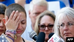 Emma Gonzalez,lycéenne, appelant à des manifestations à Fort Lauderdale, en Floride, le 17 février 2018.