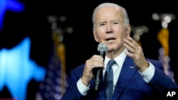 El presidente Joe Biden habla sobre el límite de la deuda en un evento en la Universidad Comunitaria SUNY Westchester, el 10 de mayo de 2023 en Valhalla, Nueva York, EEUU. 