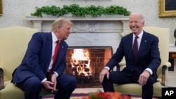 Rais wa Marekani Joe Biden akiwa na Rais mteule wa Marekani Donald Trump ikulu ya Marekani.