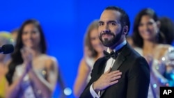 ARCHIVO - El presidente de El Salvador, Nayib Bukele, durante la celebración de la 72ª Gala de Miss Universo, celebrada en San Salvador, el 18 de noviembre de 2023.