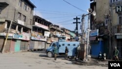 Suasana di wilayah Kashmir yang disengketakan, 8 Februari 2017 (Foto: dok). Polisi dan tentara menutup kota Chadoora di bagian selatan Kashmir, Selasa (28/3).