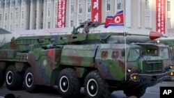 지난 2015년 10월 평양에서 열린 열병식에 등장한 '화성 7형' 탄도미사일. 유엔 전문가패널은 보고서에서 북한이 시리아의 탄도미사일 개발을 도왔다고 밝혔다.