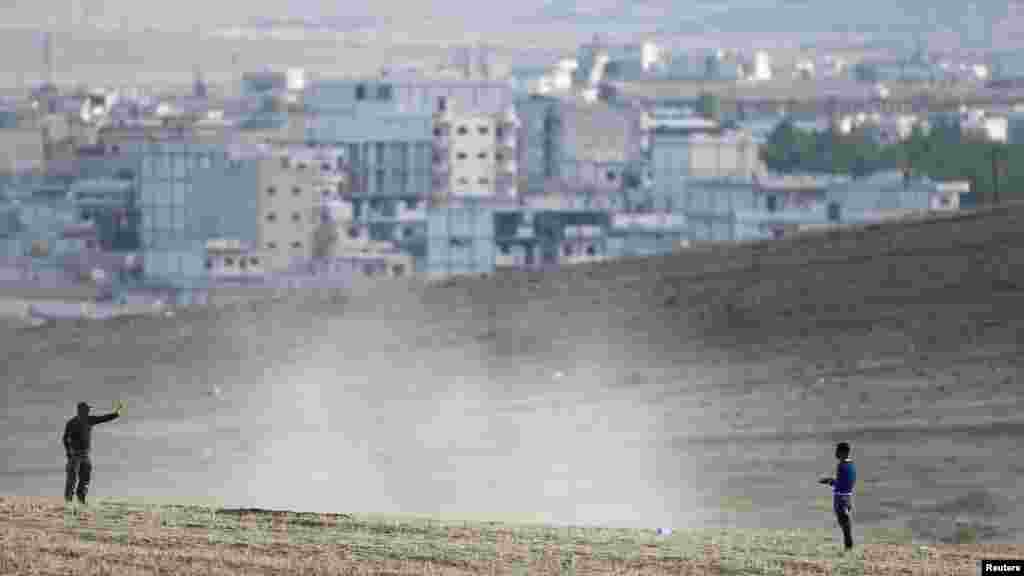 Sojojin Turkiya kusa Garin Kobani a Siriya, 26 ga Oktoba, 2014.