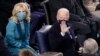 La Primera Dama, Jill Biden, junto al mandatario de EE.UU., Joe Biden el día de la toma de posesión el 20 de enero de 2021.