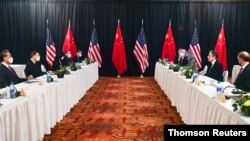 Las delegaciones diplomáticas de alto nivel de EE. UU. y China en la apertura de sus primeras conversaciones de la administración Biden en Anchorage, Alaska. Marzo 18 de 2021.