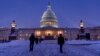 Katye Capitol Hill kouvri ak nej apre yon tanpet ki frape Washington, 6 Janvye, 2025. 
