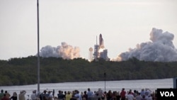 El Endeavour está en camino a la estación espacial internacional tras un extiso lanzamiento.