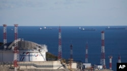 Нефтяной терминал «Шесхарис» на берегу Цемесской бухты (архивное фото)