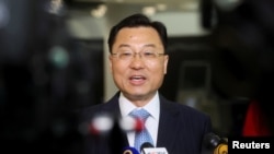 ARCHIVO: El embajador chino en EEUU, Xie Feng, llega a Nueva York el 23 de mayo de 2023.
