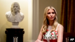 Ivanka Trump, hija del presidente Donald Turmp, dice que no está de acuerdo en que la prensa sea "el enemigo del pueblo", como afirma el mandatario.