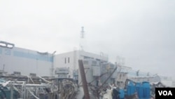 Funcionarios de TEPCO dijeron que están reforzando las conexiones para bombear agua a los reactores de la planta y los estanques de enfriamiento de la planta de Fukushima.