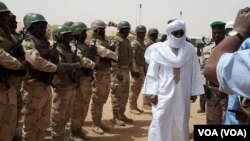 Le Premier ministre Soumeylou Boubeye Maïga en visite à Tessalit, Mali, 22 mars 2018. (FAMA)