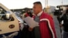 El exjesuita Pedro Lima parte del aeropuerto internacional de El Alto en El Alto, Bolivia, hacia La Paz el lunes 22 de mayo de 2023 para hacer una declaración relacionada con la pedofilia de una iglesia.