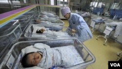 "Bayi yang baru lahir sebaiknya menjalani pemeriksaan jantung untuk mendeteksi secara dini kemungkinan adanya kelainan pada alat tubuh vital itu," ujar Dokter Ale\x Kemper.