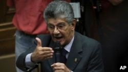 Henry Ramos Allup, es el secretario general del partido Acción Democrática.