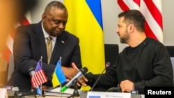 Ни требаат три победи. Првата е победата со американскиот Конгрес. Тоа е предизвик, не е лесно, но Украина прави се`, рече украинскиот претседател