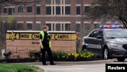 Le site du centre communautaire juif à Overland Park au Kansas, théâtre de meurtres prémédités d'un suprématiste blanc