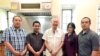 Pakar kuliner William Wongso bersama timnya di Washington D.C. (Foto: VOA/Vena Dilianasari)