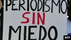 El SNTP pudo confirmar que los funcionarios también se habrían llevado detenido a los padres de comunicador, pero posteriormente fueron liberados.