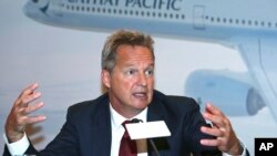 國泰航空公司行政總裁兼常務董事何杲2019年8月8日出席一個記者會。
