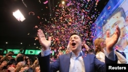Volodymyr Zelensky célèbreau siège de son parti sa victoire face au président sortant Petro Porochenko., le 21 avril 2019. REUTERS / Stringer .