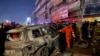 Pripadnici civilne odbrane okupljaju se na mjestu zapaljenog vozila koje je bilo meta napada američke bespilotne letjelice u istočnom Bagdadu, Irak, 7. februara 2024.
