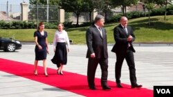პეტრო და მარინა პოროშენკოები ოფიციალური ვიზიტით საქართველოს პირველად სტუმრობენ