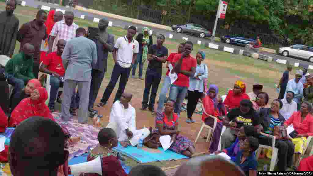Matan kungiyar Musulmi ta FOMWAN reshen jihar Sokoto su na gangamin nuna bacin rai kan satar dalibai mata na Chibok. 