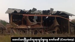 မန္တလေးတိုင်း တောင်သာမြို့ မိုးနှောင်ခင်းကျေးရွာမှာ စစ်ကောင်စီလေကြောင်းတိုက်ခိုက်အပြီး ပျက်စီးသွားသည့် နေအိမ်များ (ဒီဇင်ဘာ ၁၁၊ ၂၀၂၄)