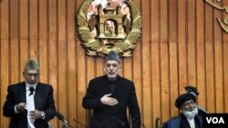 Presiden Hamid Karzai saat berbicara di depan parlemen Afghanistan (foto: dok.).