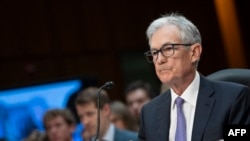 លោកប្រធានធនាគារកណ្តាល Jerome Powell បានថ្លែងប្រាប់សមាជិកព្រឹទ្ធសភានៅក្នុងគណៈកម្មាធិការព្រឹទ្ធសភាទទួលបន្ទុកកិច្ចការធនាគារ នៅវិមានសភាអាមេរិក ក្នុងរដ្ឋធានីវ៉ាស៊ីនតោន នាថ្ងៃទី ៩ ខែកក្កដា ឆ្នាំ ២០២៤។