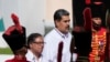 Los presidentes de Colombia y Venezuela, Gustavo Petro y Nicolás Maduro, presencian actos de la guardia de honor en el Palacio de Miraflores, en Caracas, en la visita oficial del mandatario vecino, el 18 de noviembre de 2023.