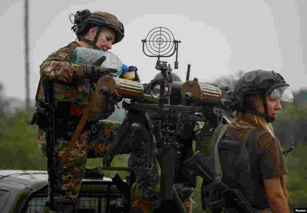 El grupo femenino participa en misiones de combate en camionetas equipadas con ametralladoras Maxim. Estas armas, que se utilizaron en las dos Guerras Mundiales, han demostrado ser eficaces contra los drones Shahed.