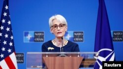 웬디 셔먼 미 국무부 부장관이 지난 12일 벨기에 브뤼셀 북대서양조약기구(NATO·나토) 본부에서 회견하고 있다. (자료사진)