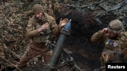 Українські військовослужбовці 28-ї окремої механізованої бригади поблизу Бахмута, 15 березня 2024. REUTERS/Oleksandr Ratushniak