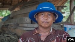 អ្នក​ស្រី​ ផែល ​ហឿ​ន វ័យ​៤៧ឆ្នាំ​​ ជាម្តាយ​ដែល​មាន​កូនប្រុសស្រី​ ៥នាក់ និងមាន​ស្វាមី​ជា​អ្នកធ្វើការសំណង់​ នៅ​ខេត្តសៀមរាប នៅថ្ងៃទី០២ ខែសីហា​ ឆ្នាំ​២០១៩។ (ខាន់ សុគុំមនោ/VOA)
