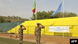 Des soldats de la Minusma, le 29 mai 2015 au stade Mamadou Konaté N’tomikorobougou de Bamako.
