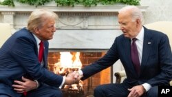 အမေရိကန်သမ္မတ Joe Biden နဲ့ ရွေးကောက်ခံသမ္မတ Donald Trump တို့ကို အိမ်ဖြူတော်မှာအတူတွေ့ရစဉ် (နိုဝင်ဘာ ၁၃၊ ၂၀၂၄)
