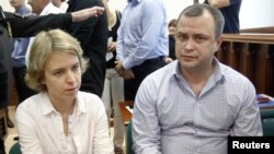 Children of Russian journalist and human rights activist Anna Politkovskaya, Vera (L) and Ilya look on before a court hearing in Moscow, June 3, 2013. Politkovskaya was assassinated in October 2006. REUTERS/Maxim Shemetov (RUSSIA - Tags: CRIME LAW MEDIA)