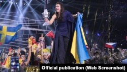 Українська співачка Джамала перемогла на Євробаченні 2016 у Стокгольмі з піснею про страждання кримських татар в результаті сталінської депортації.