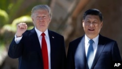 Le président Donald Trump et son homologue chinois Xi Jinping à Mar-a-Lago, à Palm Beach, Floride, 7 avril 2017.