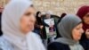 ARCHIVO - Los palestinos asisten a una protesta en solidaridad con el pueblo de Gaza y los prisioneros palestinos en las cárceles israelíes, frente a la Iglesia de la Natividad, en Belén, en la Ribera Occidental ocupada por Israel, el 12 de noviembre de 2024.
