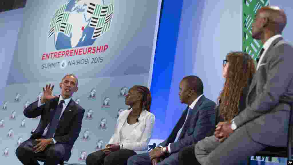 Le président Barack Obama prend part à un panel de discussion lors du Sommet mondial sur l'Entreprenariat, Nairobi, 25 juillet 2015. 