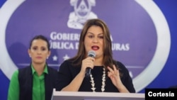 Canciller hondureña María Dolores Agüero durante la rueda de prensa en Tegucigalpa. Foto: cortesía Azteca Honduras.