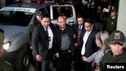 El caso del exministro Carlos Romero aún se encuentra en investigación, pero el fiscal Germán Larrea informó que existen los suficientes indicios para inculparlo por los delitos de incumplimiento de deberes y uso indebido de influencias.