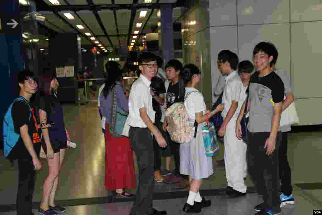 学民思潮举行中学生“公民教室”宣讲活动 (美国之音海彦拍摄)