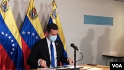 El presidente encargado de Venezuela, Juan Guaidó, pidió a los venezolanos quedarse en casa el domingo 6 de diciembre, día de las elecciones parlamentarias en su país.