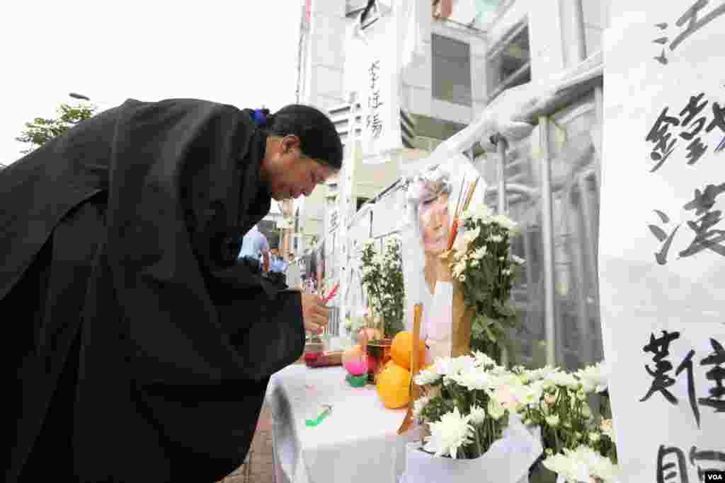 Des Sud-Coréens travaillant au complexe de Kaesong arrivant dans le village sud-coréen de Panmunjom, à Paju, au nord de Séoul.